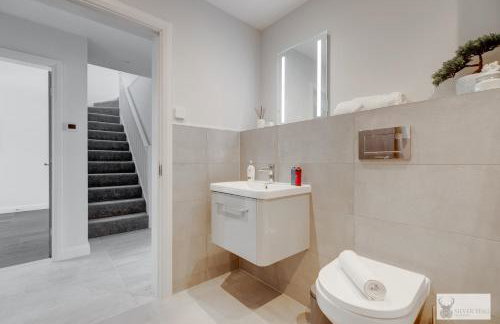 Elegant 5-Bed House with ample parking - Foto 9