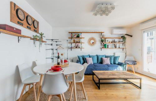 Transports, parking, A/C & equipped for long stays - Foto 1