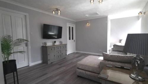 B'Dazzled Flat, Castletown - Photo 3