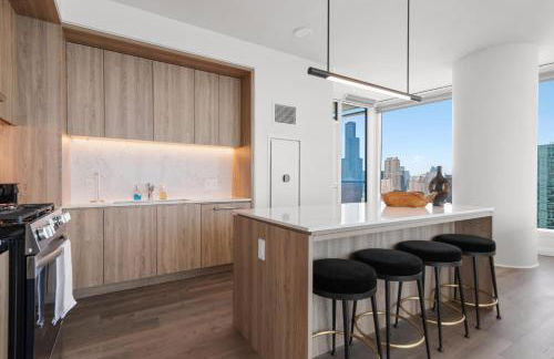 Lux Apts with Lake Views and Top Amenities - Foto 12