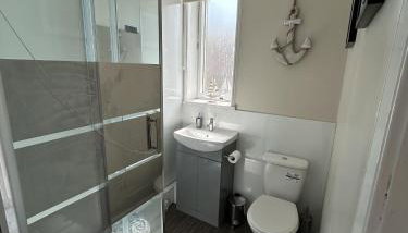 2 Bedroom Apartment in Peterhead - Foto 4, Shower