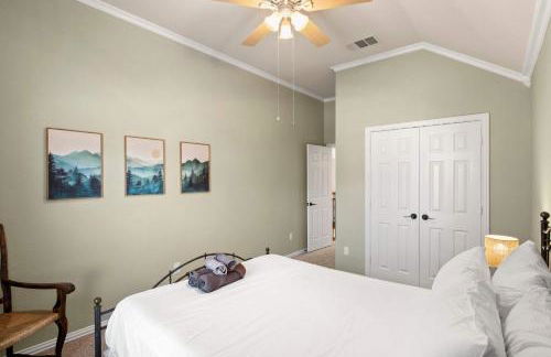 Spacious 4BR 3BA with Yard Mins to LakeLewisville - Foto 26