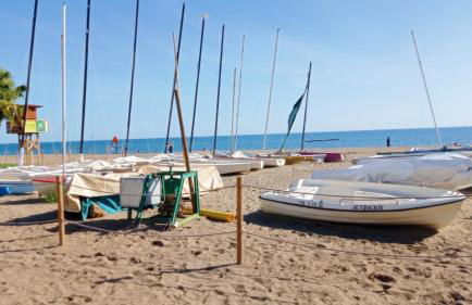 HAPPY HOLIDAYS - Photo 41