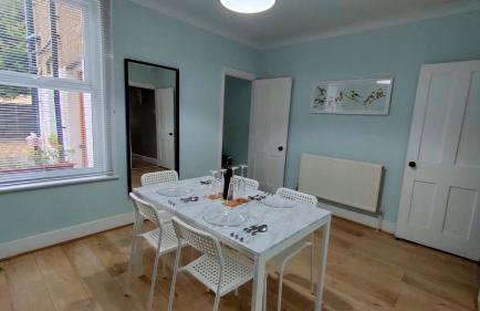 Comfortable Home Away From Home - Photo 17