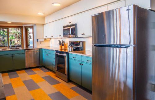 Hot Tub & Game Room in Large Ocean Front Home! Second Story - Foto 8