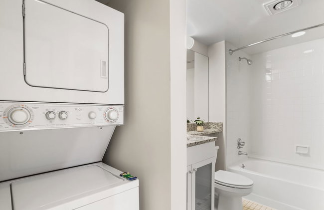 Crystal City Apartments near Reagan Airport - We Host - Photo 56