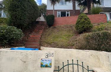 Caterham 3 Bed House, Free on street Parking - Photo 5