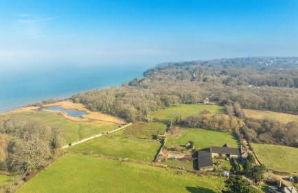 The Old Abbey Farmhouse - Stay at Quarr Abbey Monastery - Pet-Friendly Farmhouse with History & Countryside Views, surrounded by woodland & nature - Photo 56