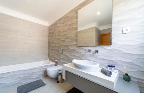 Stunning 4-Bedroom Villa With Pool - Perfect For Families - Foto 25