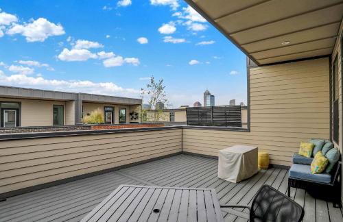 Luxury Townhouse with Fireplace Rooftop Deck Close to Downtown-Family Friendly - Foto 2