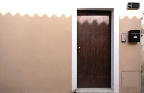 GuestHost - Comfy Two-Levels Apartment with Terrace! - Foto 28