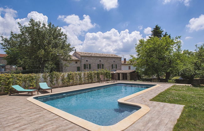 Spacious Holiday Home in Svetvincenat With Pool - Foto 21