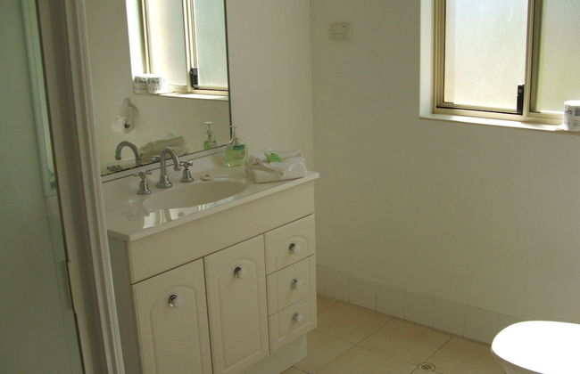 Harbourside Motel - Photo 34