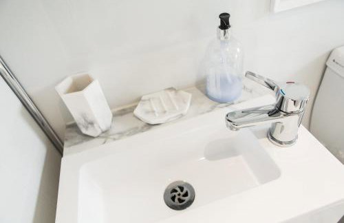 Bovisand Beach Area Chalet, 2-Bed Sea View with Gated Parking & BBQ - Photo 16