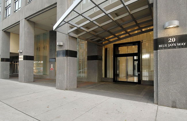 WhiteHall Suites- Yorkville - Photo 36