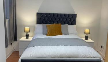 Entire 2 bedroom Beautiful newly furnished flat - Foto 2