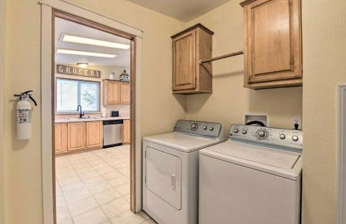 Cute Cottage with Deck Walk 115 Ft to Brewery and Cafe - Foto 10