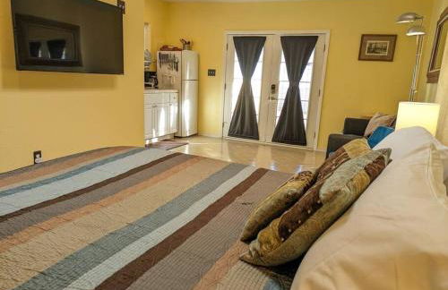 Guesthouse w/ private access and patio - Foto 7