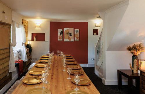 The Farmhouse with two hot tubs - Foto 46