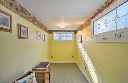 Riverfront Cabin in Alger with Patio and WiFi! - Foto 14