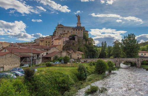 Garage double, 2 chambres, balnéo, 2 SDB, 3WC, à 5 minutes du Puy - Foto 1