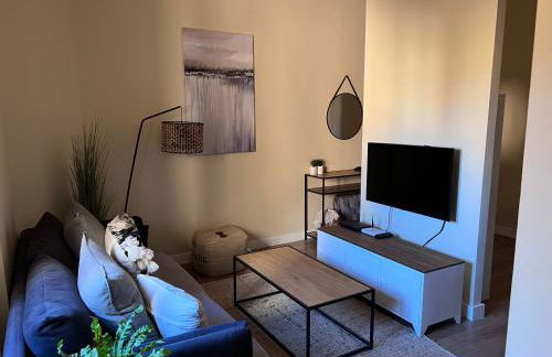 Apartment in monumental square Madrid Center - Photo 1