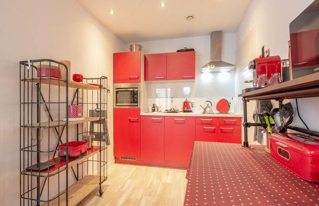 An Apartment That is Attractively Furnished - Foto 31