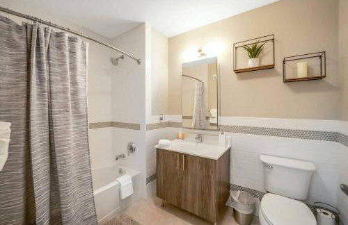 Stylish 1br Unit. Parking. Easy Ride to NYC - Photo 19