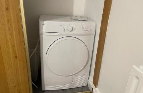 Spacious Flat! Sleeps 7, Pet Friendly and Parking - Photo 73