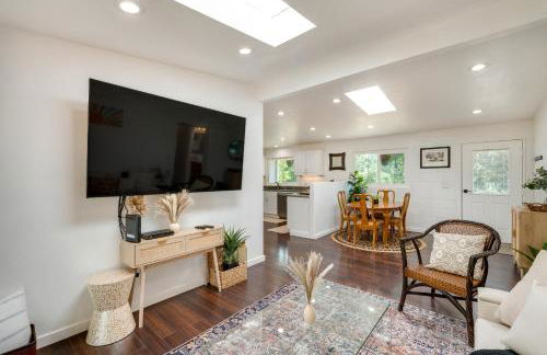 Modern Meadow Vista Vacation Home with Spacious Deck - Photo 5