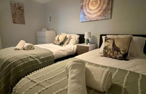 Eskdale Townhouse- Spacious 4BR ,Crawley, Free Wifi, Parking, fully equipped, contractor friendly, temporary relocations welcome, near Gatwick Airport - Foto 15