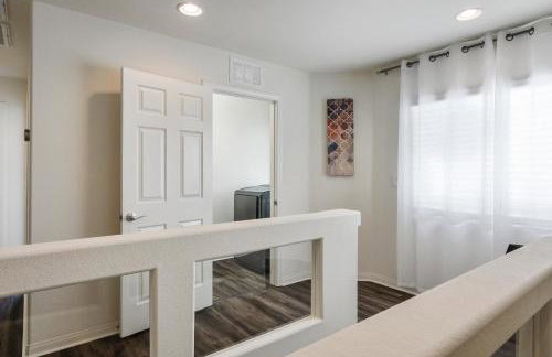 Relaxing Vegas Stay with BBQ & Games - Foto 59