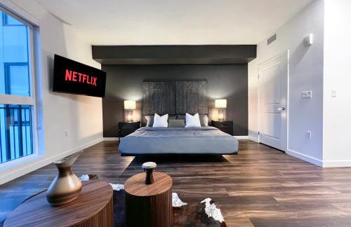 Modern Cosmopolitan APT Mid Hollywood with Free Parking 10mins to Universal Studios - Photo 26