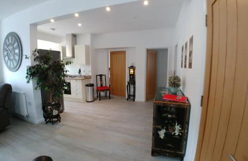 Meadow View Apartments are 2 and 3 bedroomed with private parking - Foto 136