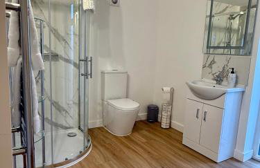 Bespoke 1 Bedroom Barn by Stansted Airport & Holiday Parking - Foto 9