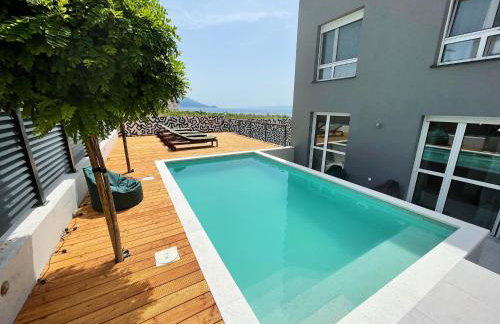 Cozy seaside apartment with private pool & terrace - Foto 1