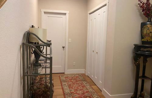 Huge Cozy Home with Many Bedrooms in Ivywild - Foto 28