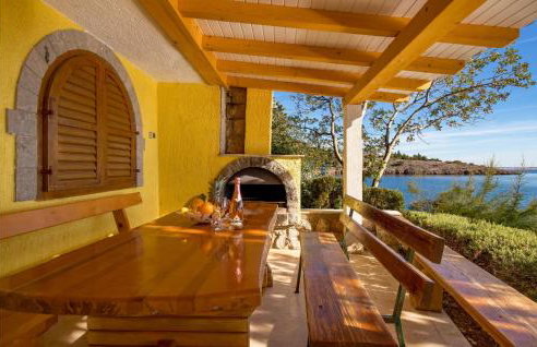 Beautiful Apartment In Lukovo Sugarje - Photo 15