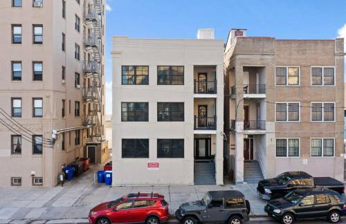 Luxurious 8BR Beach Duplex w Ocean Views - Photo 13