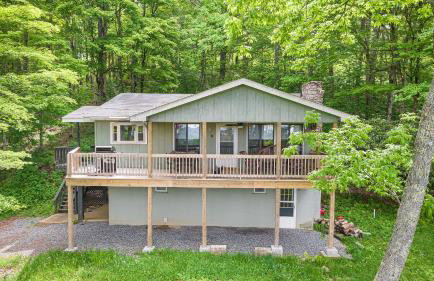 Deck w/ Forest Views, Ping Pong Blue Ridge Mtn Escape Ash Vale by Avantstay - Foto 8