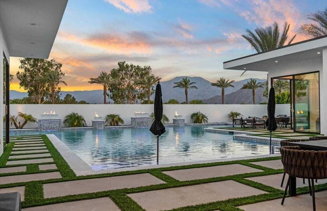 Sleeps 20 7-bedroom Villa w/ Pool, Putting Green & Hot Tub Bravo Villa #11 by Avantstay - Foto 56