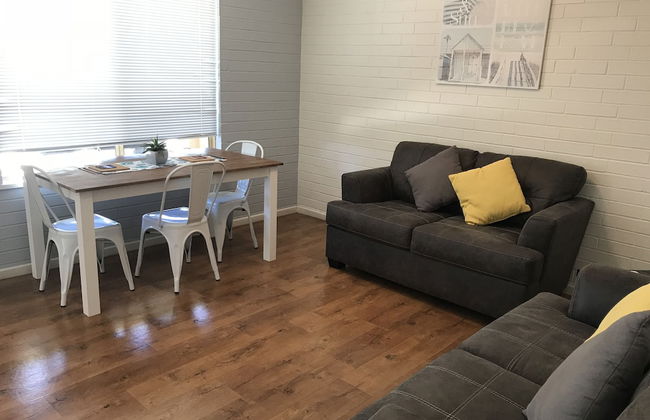 Shark Bay Seafront Apartments - Photo 33