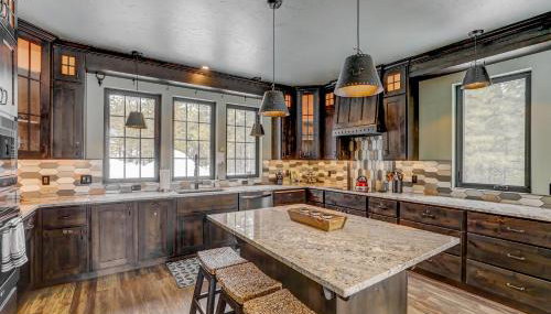 Camp 95 - Stunning Mountain Home - 4.5 Acres - Views - Hot Tub - Pet friendly - Private - Foto 4