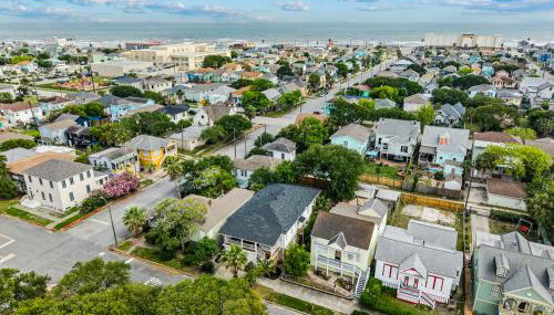 M Avenue Trio Whole Historic Triplex Sleeps 19 Walk to Galveston Beach - Photo 5