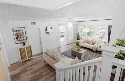 5BR 3BA Family Retreat 2 Blocks from Beach - Foto 28