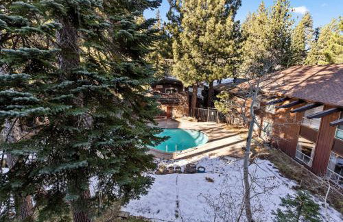 2BR Overlooks Shared Pool Near Gondola & Village - Foto 11