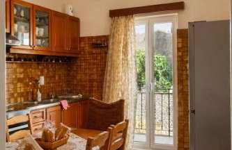 Mponanos' Family House - Photo 8