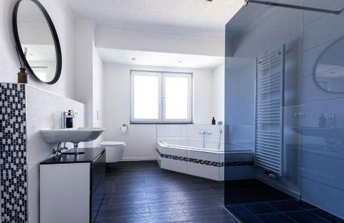 Design Apartment zentral für 6 in Andernach: Ausblick, WiFi, Küche - Foto 4