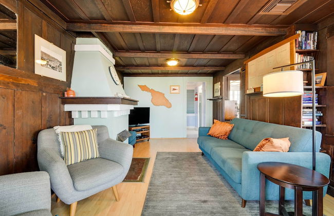 Charming Catalina Gem w/ Deck: Walk to the Beach - Foto 35