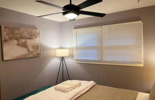 HotTub, King & PoolTable~East Wichita - Foto 27